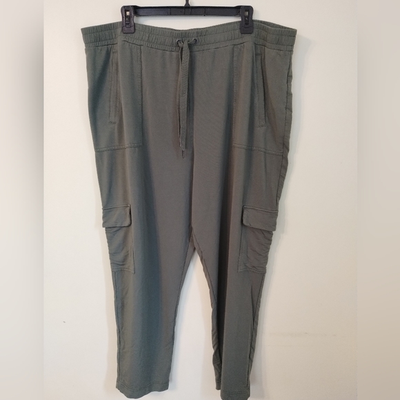 Banana Republic Pants - Banana Republic Women's Cargo pants Size XXL
